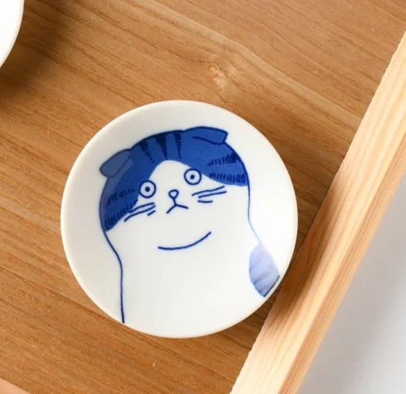 Handcrafted Japanese Ceramic Cat-Themed Small Plate Sustainable and Eco-Friendly 'Made in Japan' Product
