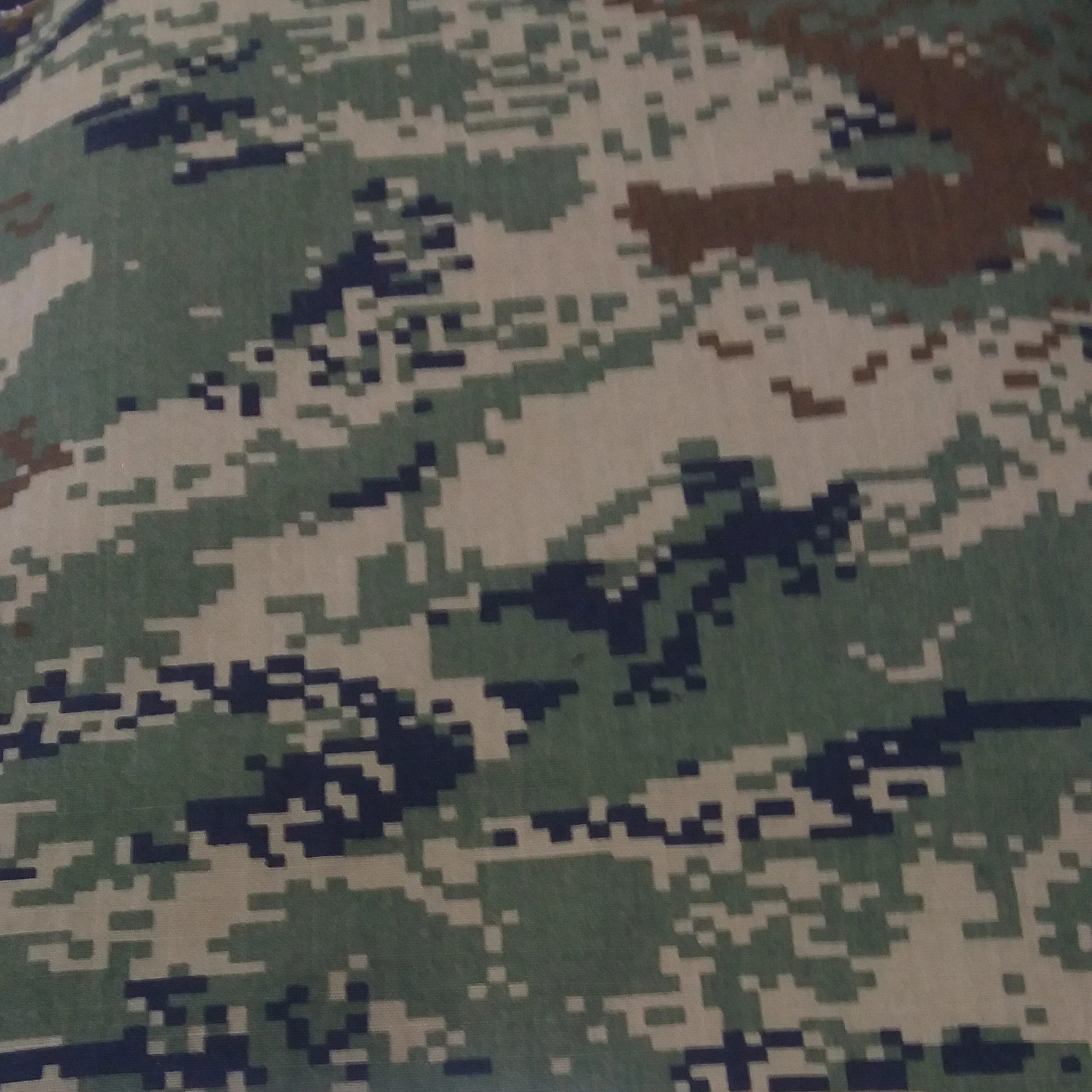 [Высокое качество] полиэстер 65/35 защитный чехол для мобильного телефона из нервущейся крепкой ткани мягкий на ощупь, немнущееся платье 200gsm камуфляж печать вискоза ткань для одежды