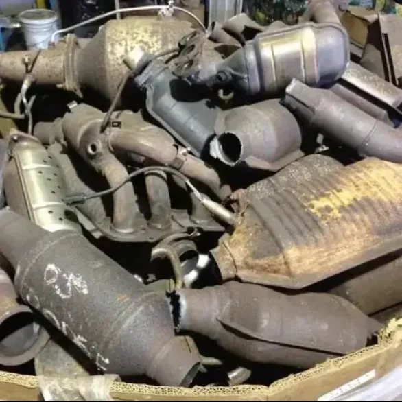 Unwashed Catalytic Converter Metal Scrap for Automotive Recycling