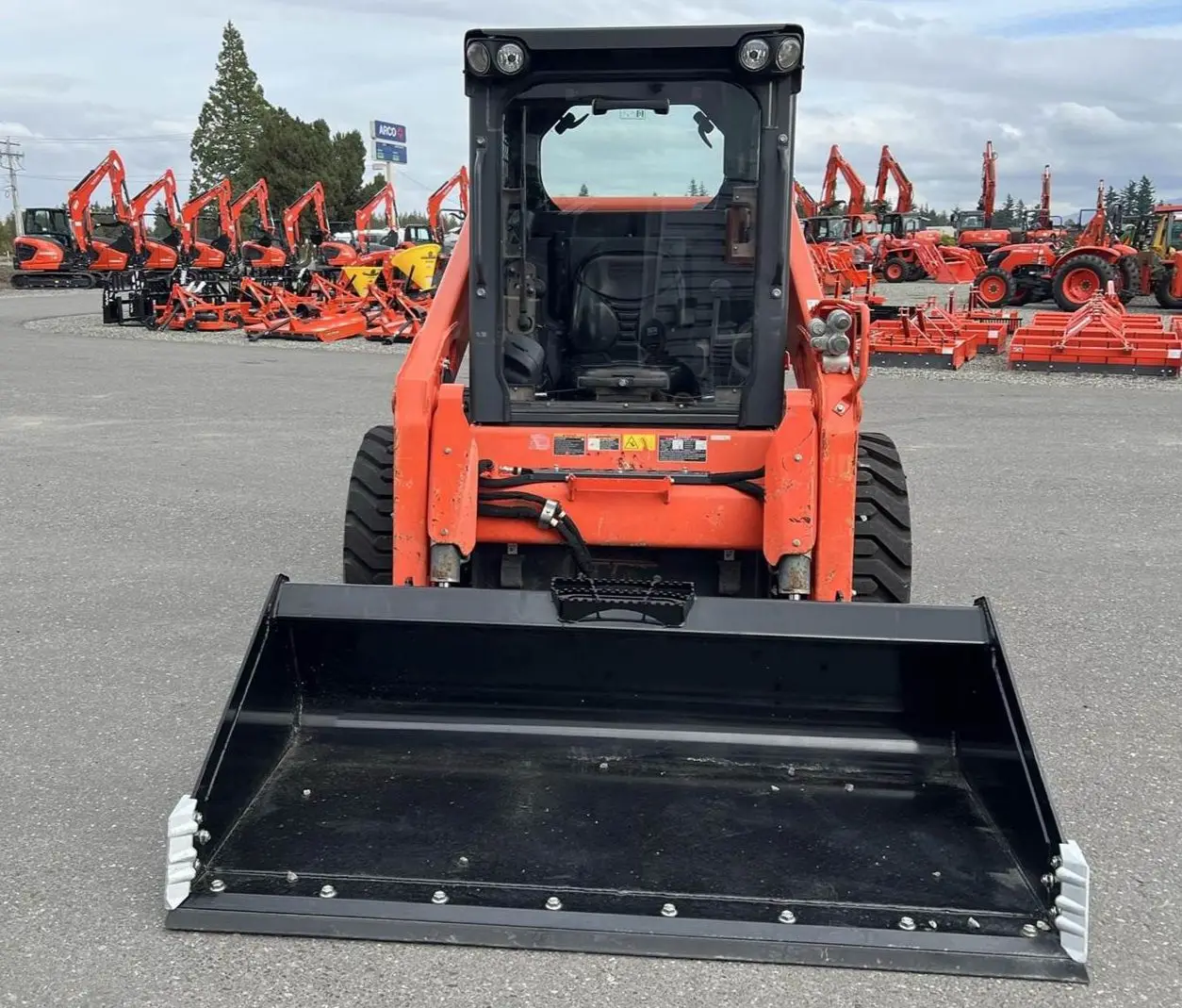 Kubota Tracked Skid Steer Loader with Strong Engine Front End Loader ...