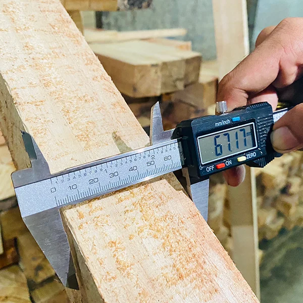 Rubber Wood Lumber Sawn Timber Thai Grade Ab Size 67x67x1100 Mm