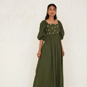 Factory Wholesale Summer Women's Solid Color Dress With Floral Embroidery Pattern Reasonable Price Customizable Washable