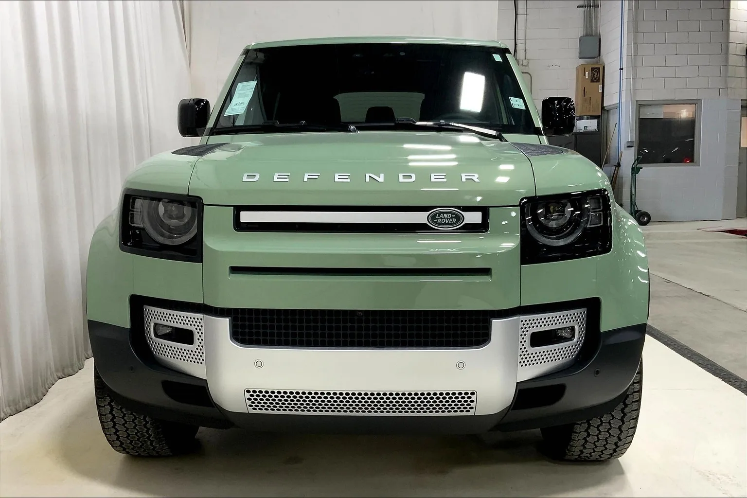 Fairly Used Lands Rovers Defenders P400x Mhev 3.0l Awd 7 Seater