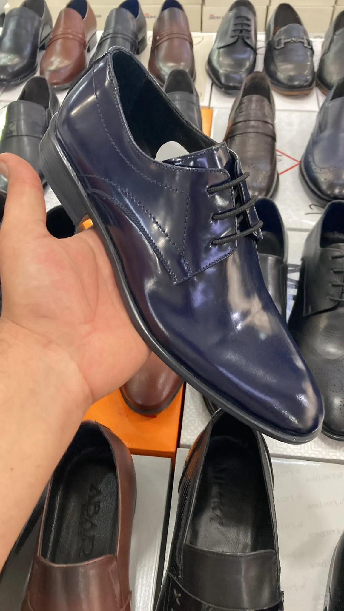 Factory Supplier Fast Delivery Cow Leather Good Price Official Shoes