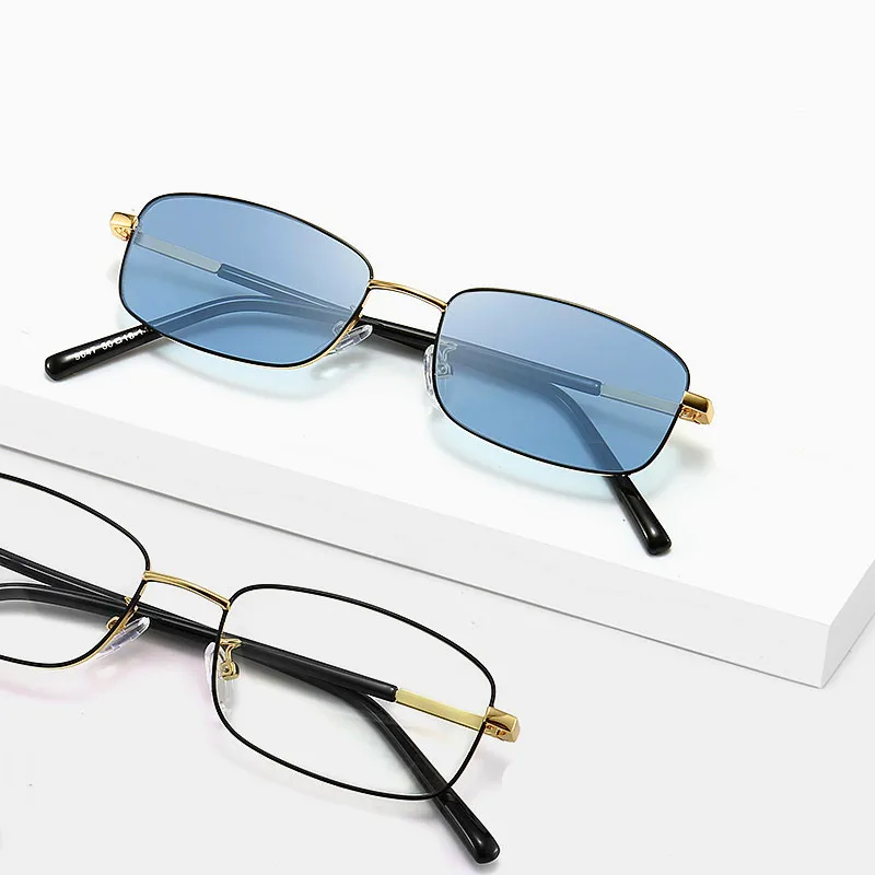 Verres en gros à couleurs changeantes montures de lunettes caméléon  montures de lunettes petites montures carrées photochromiques pour hommes  femmes