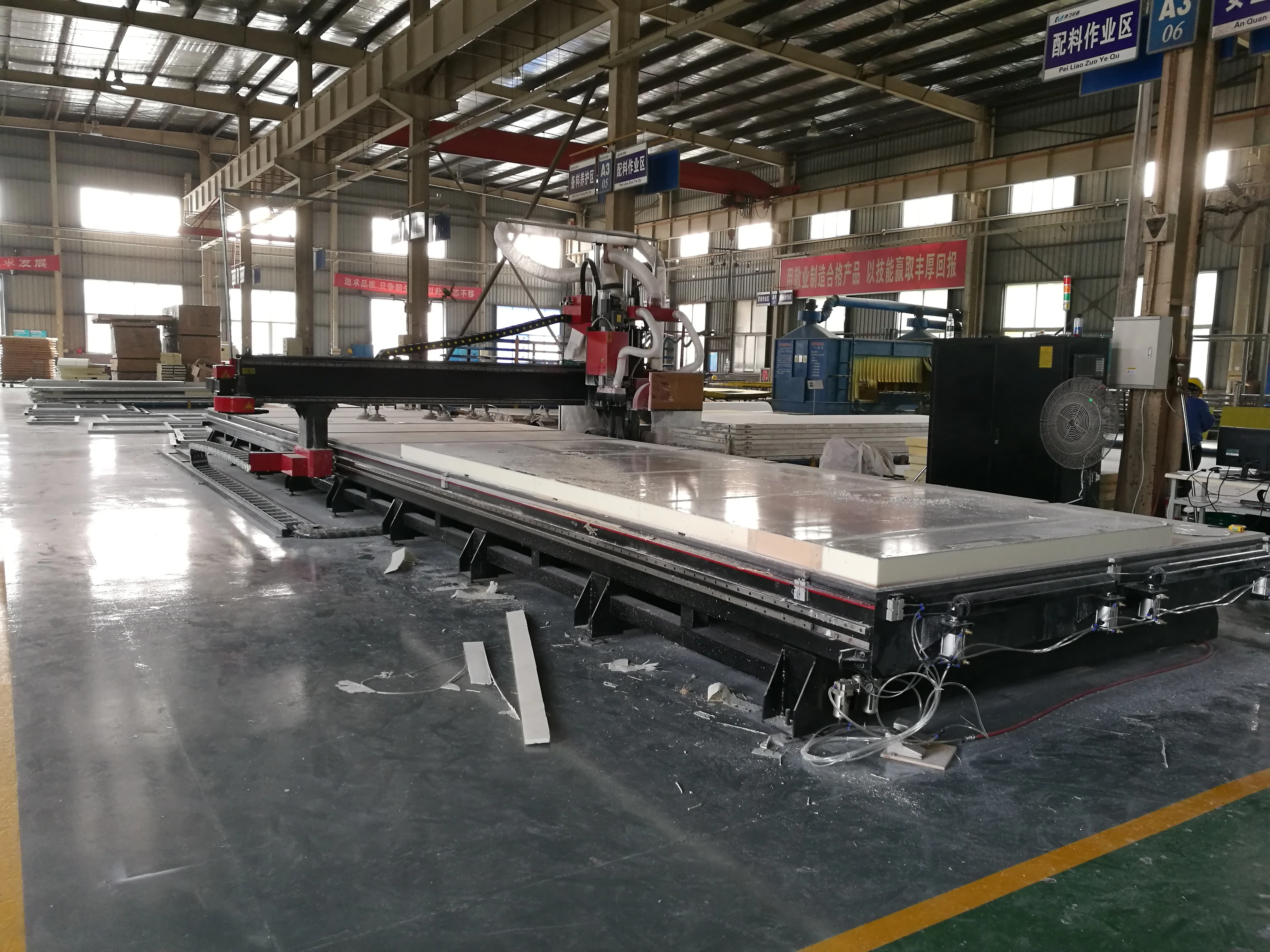 SUNTEC. XPS EPS OBS SIP Composite Panel Cutting 5 Axis  Cnc Router Machine with Saw
