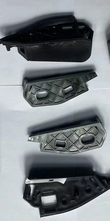 High Quality Auto Parts 23478388 Fender Bracket R — 3