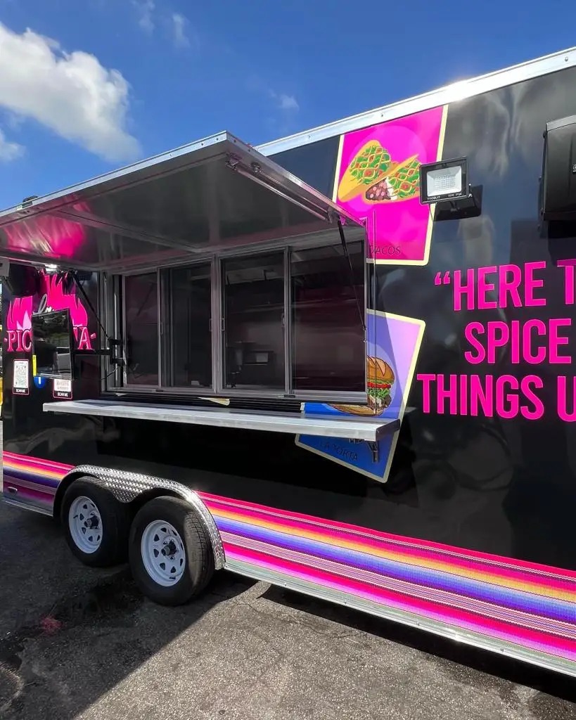 Modern Design Small Mobile Kitchen Fast Food Trailer Food Truck For