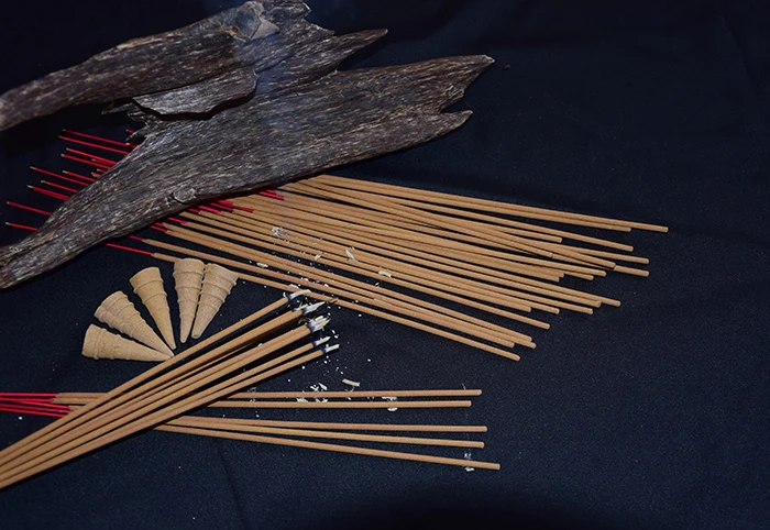 Best Quality Agarwood Incense Stick Made In Vietnam Factory Price Natural Color Raw Materials 4249