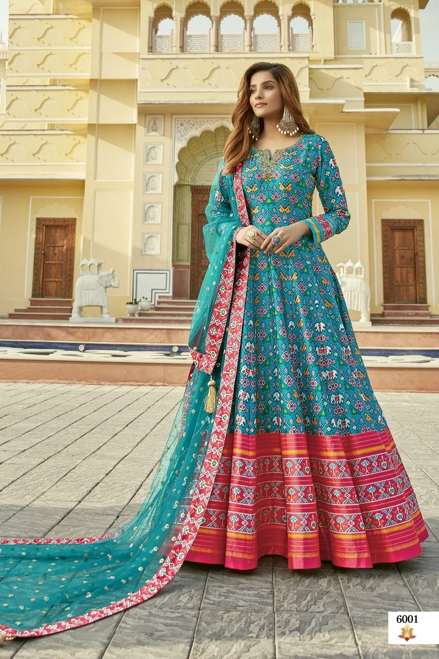 Latest Heavy Designer Patola Print With Designer Handwork And Designer ...