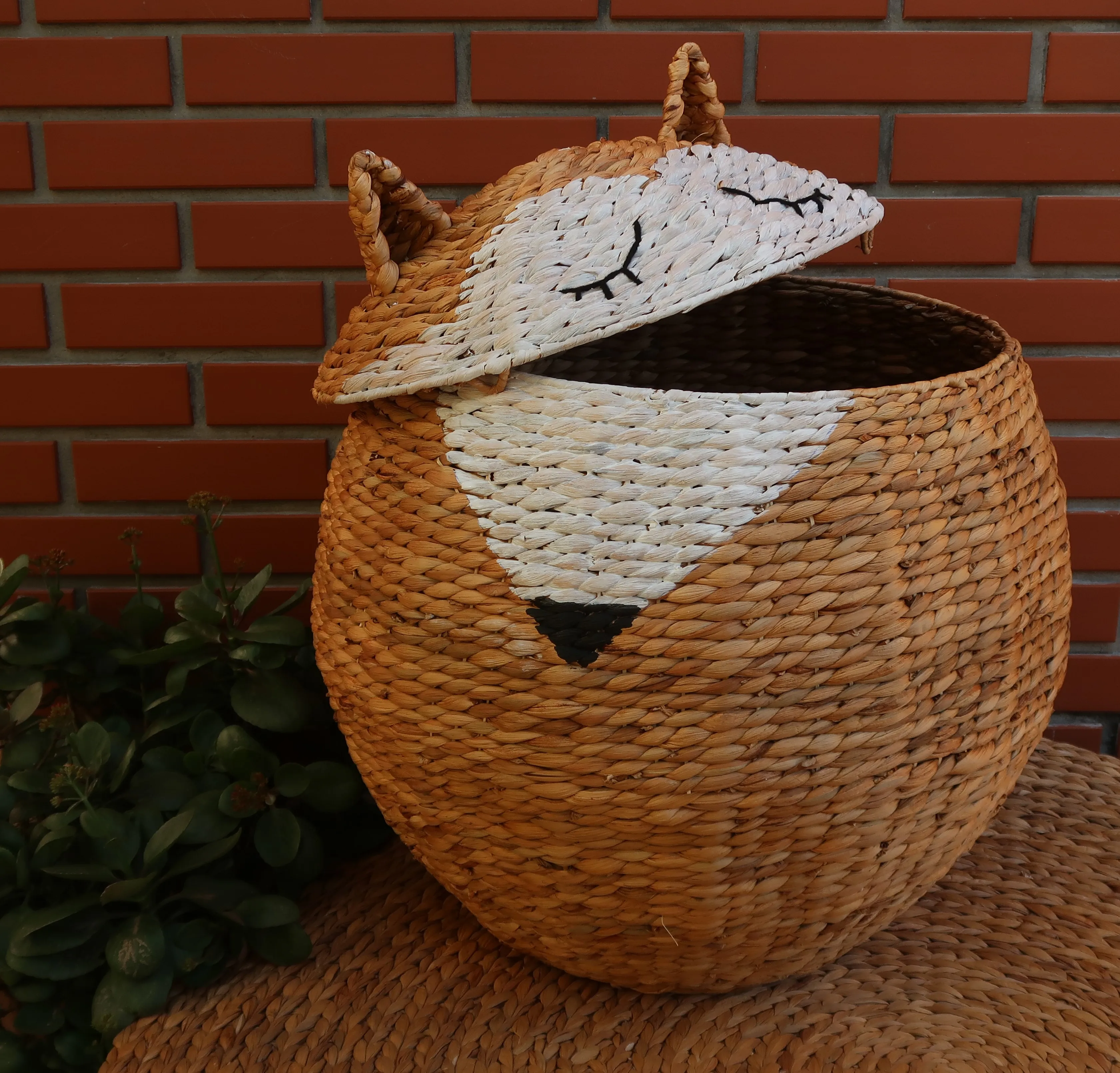 Meticulously Handcrafted Wicker Basket, Complete with a Lid, Offers a Stylish and Practical Storage Solution Made in Vietnam.