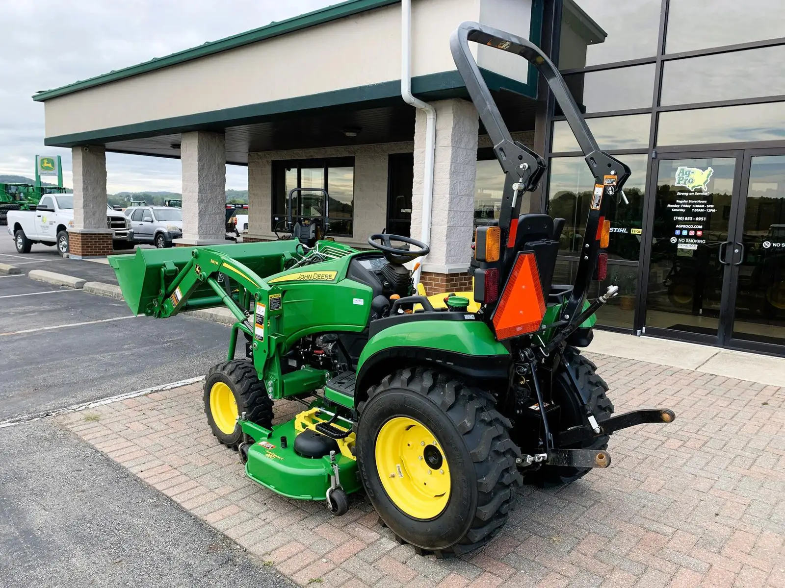 Fairly Used Johnn Deere 24hp 2025R Farm Tractor Available for Sell