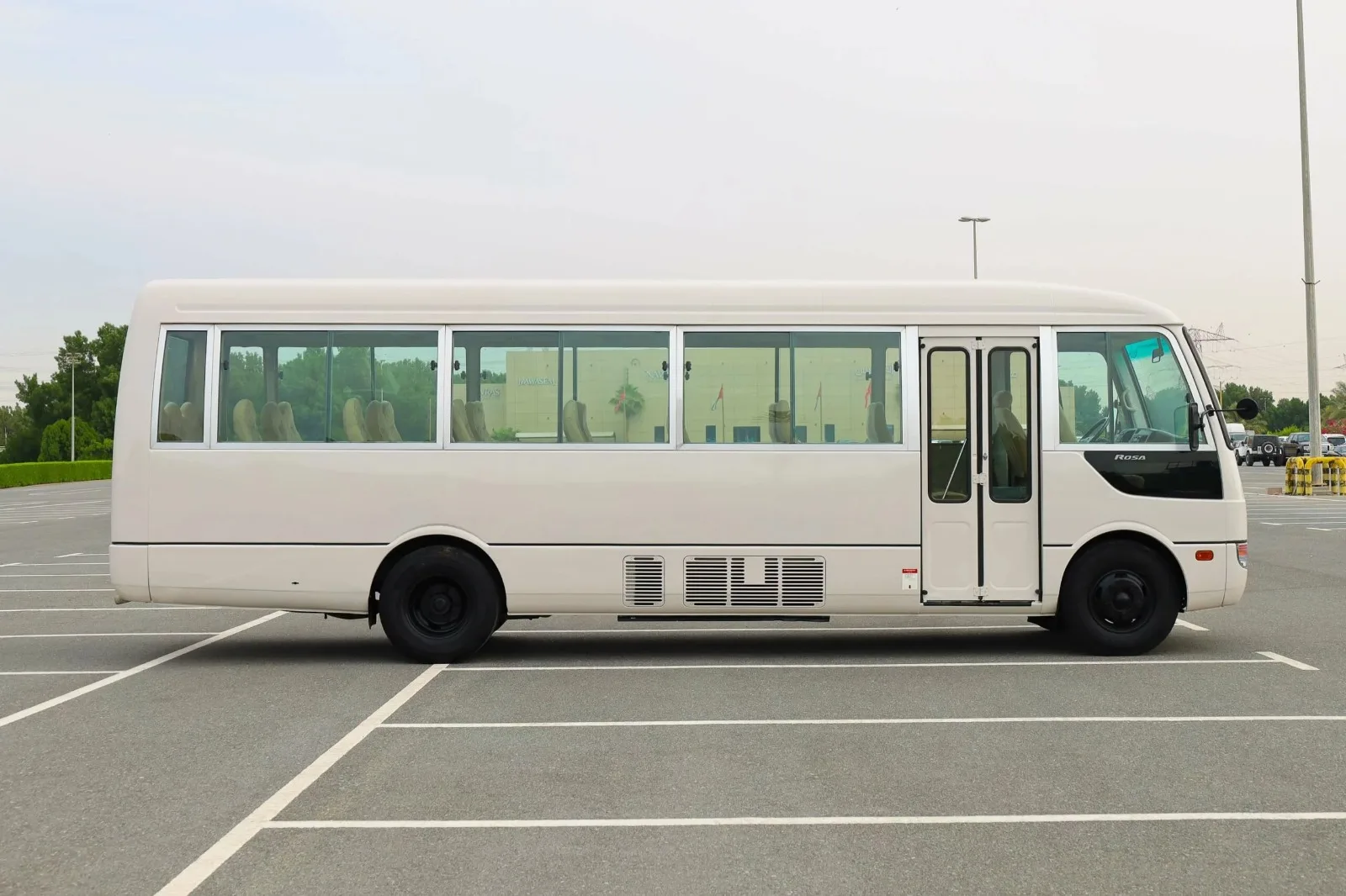 Used Mitsubishis Rosas 30 Seater Minibus Commercial Vehicle Diesel Front Engine Coaster Type with warranty 1 year.