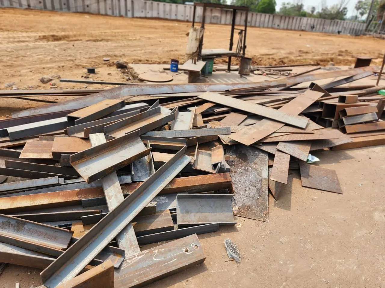 High-Quality HMS 1 & 2 Scrap Metal ISRI 200-206 | 80/20 Rail Scrap, Industrial Steel Scrap | Bulk Scrap Metal Supplier