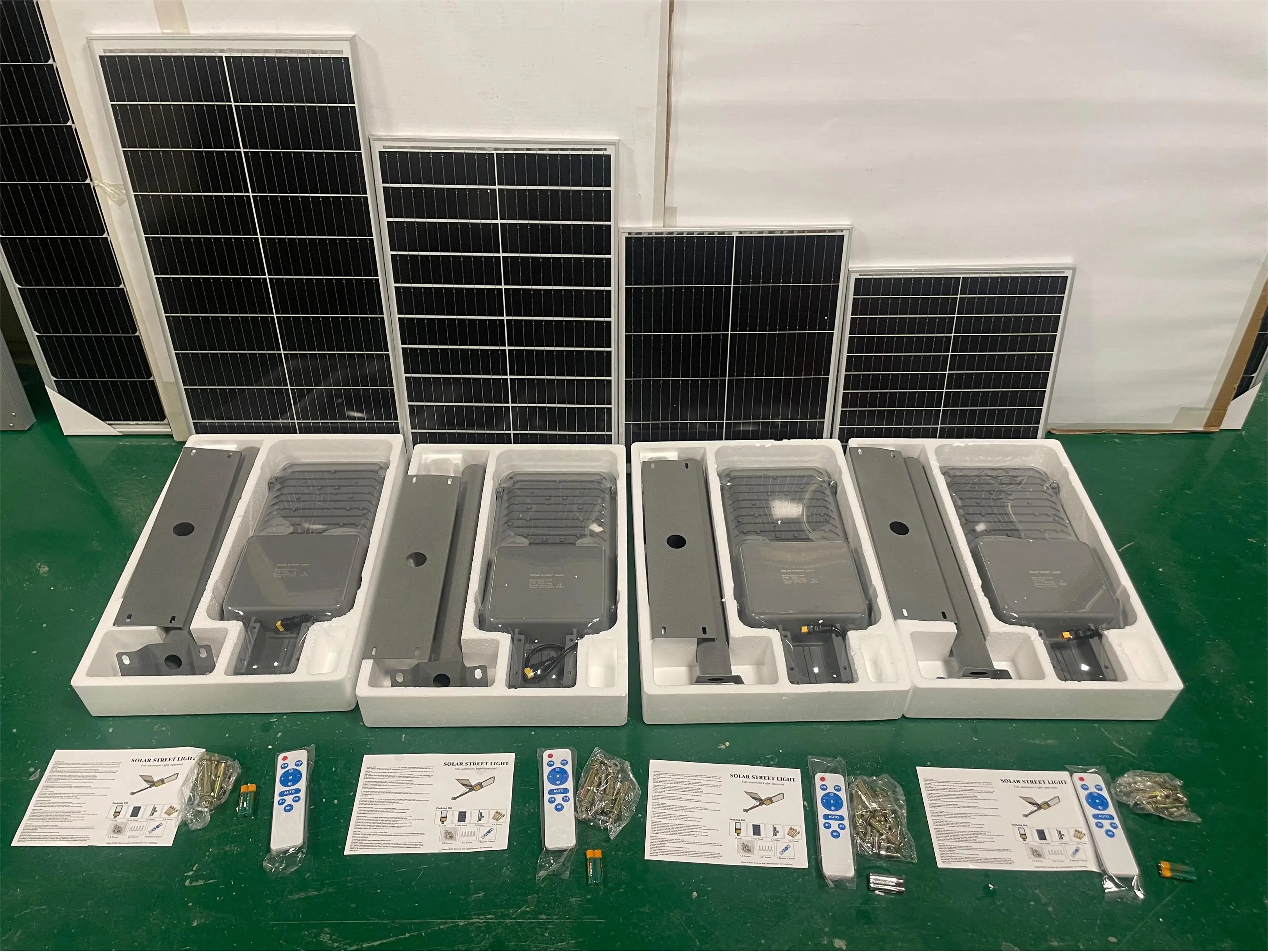 Outdoor Waterproof IP65 Solar Powered Led Street Lights 12H For Street Road Lighting