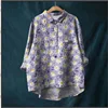 camicia viola con motivi di margherite