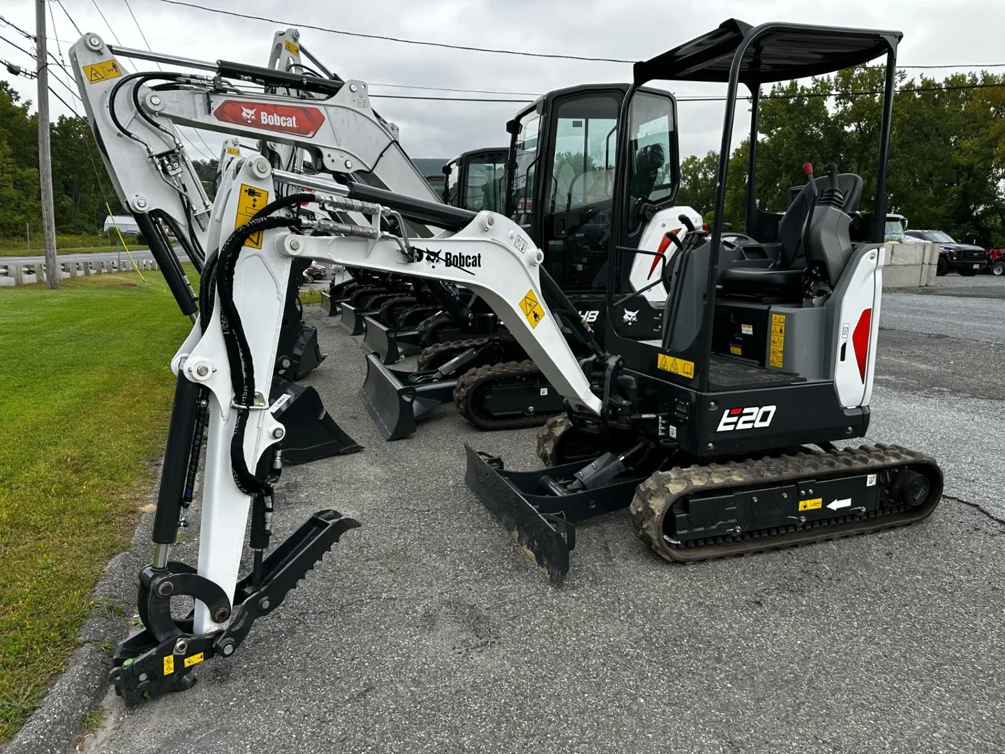 High Quality for E42 Mini Crawler Excavator with Enclosed Cab Engine Motor & Gear High Load Moment 8.6KW Power Price