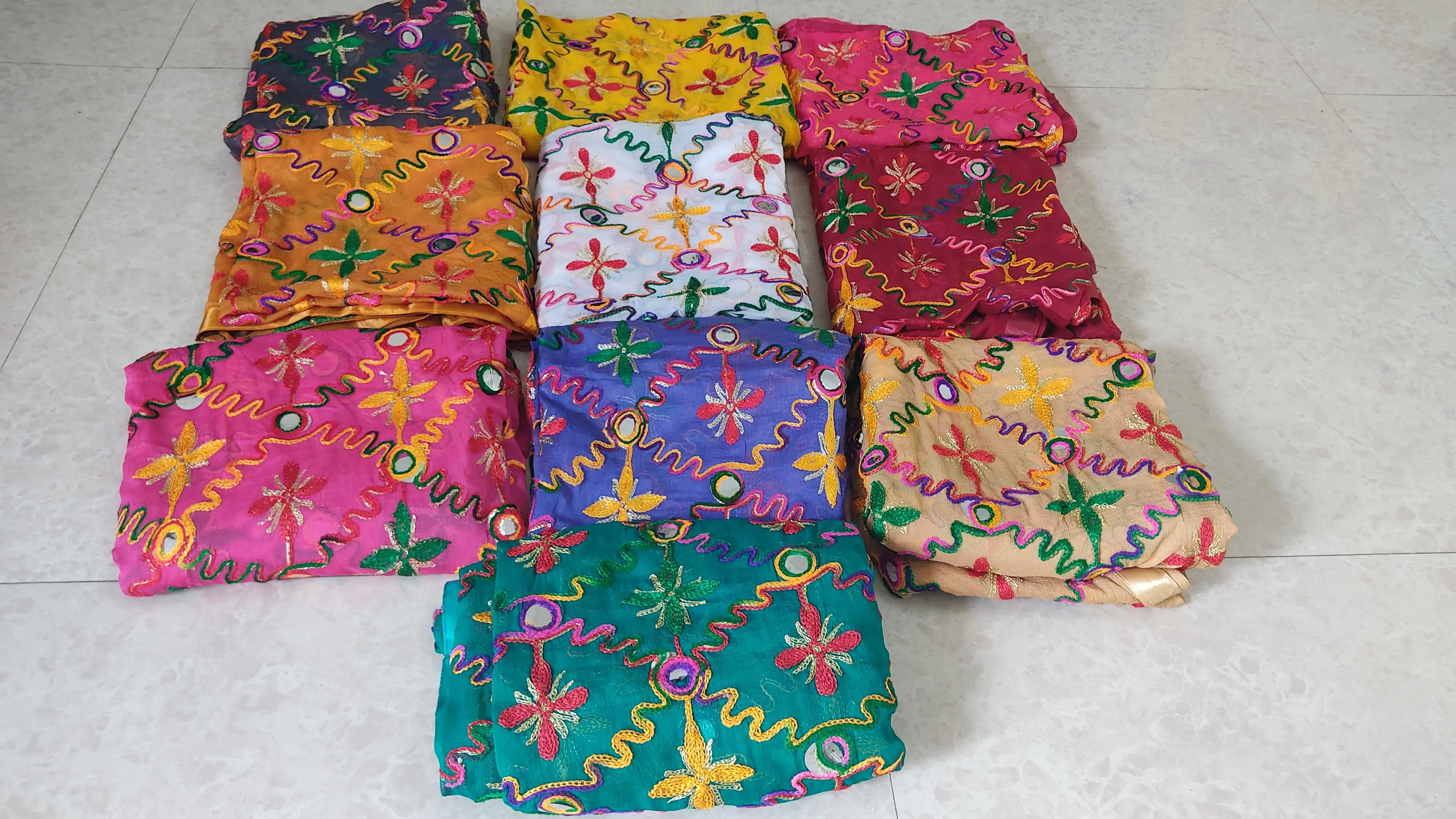 Écharpe Indienne Phulkari Brodée - Rouge - Pour Mariage Ou Hijab - Occasion En Bon état