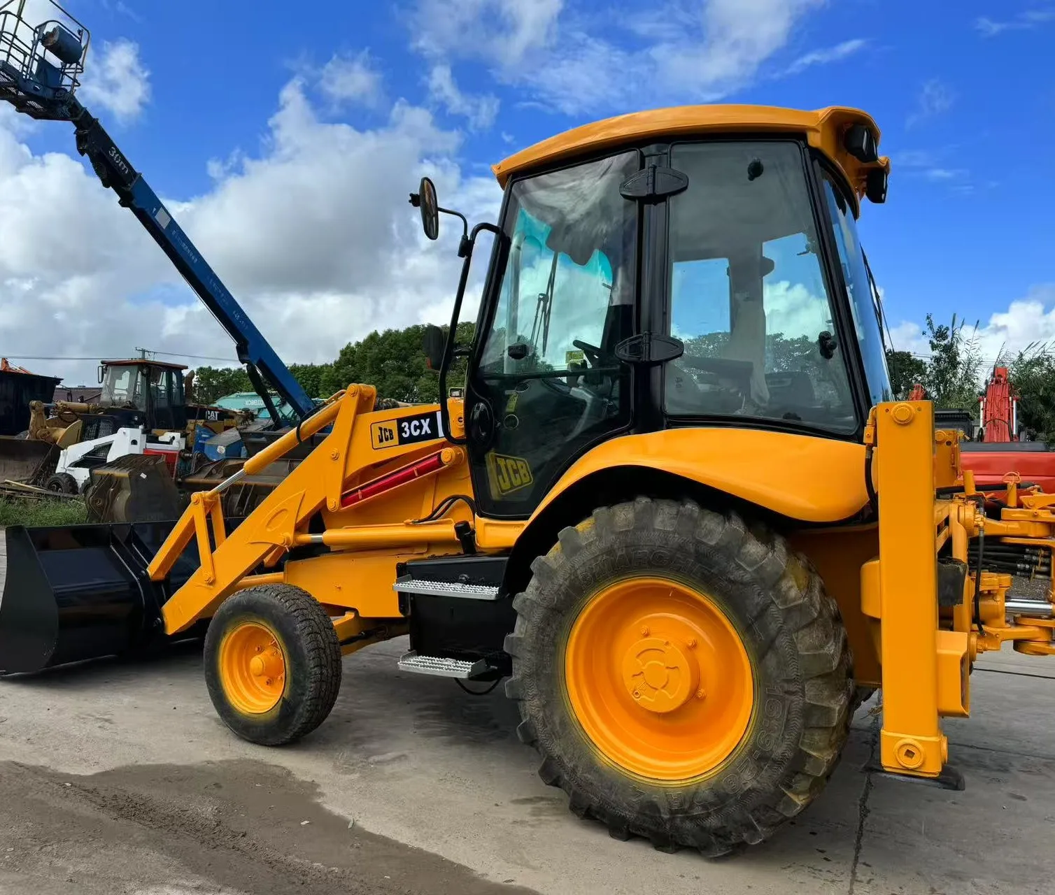 JCB 3CX backhoe loader in excellent condition, all-wheel drive, high efficiency, for sale at wholesale price