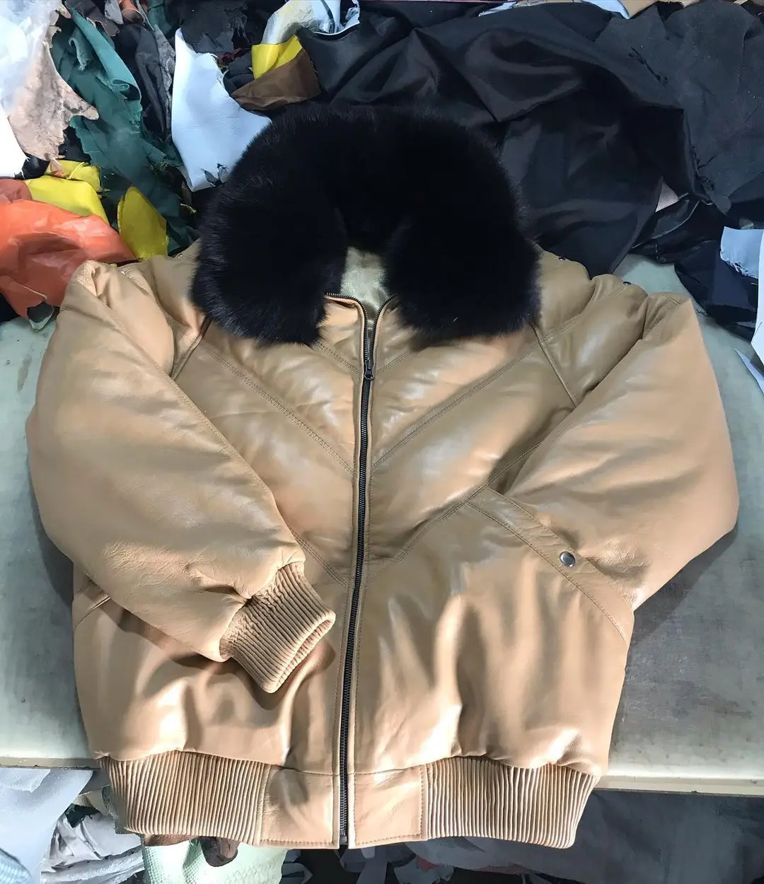 Latest Design Warm Bubble Puffer V Bomber Sheepskin Leather Jacket