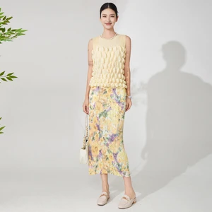 Factory Quality Fast Delivery Women's Elegant Set Designer Sleeveless Top and Skirt Two-piece Miyake Pleated Set