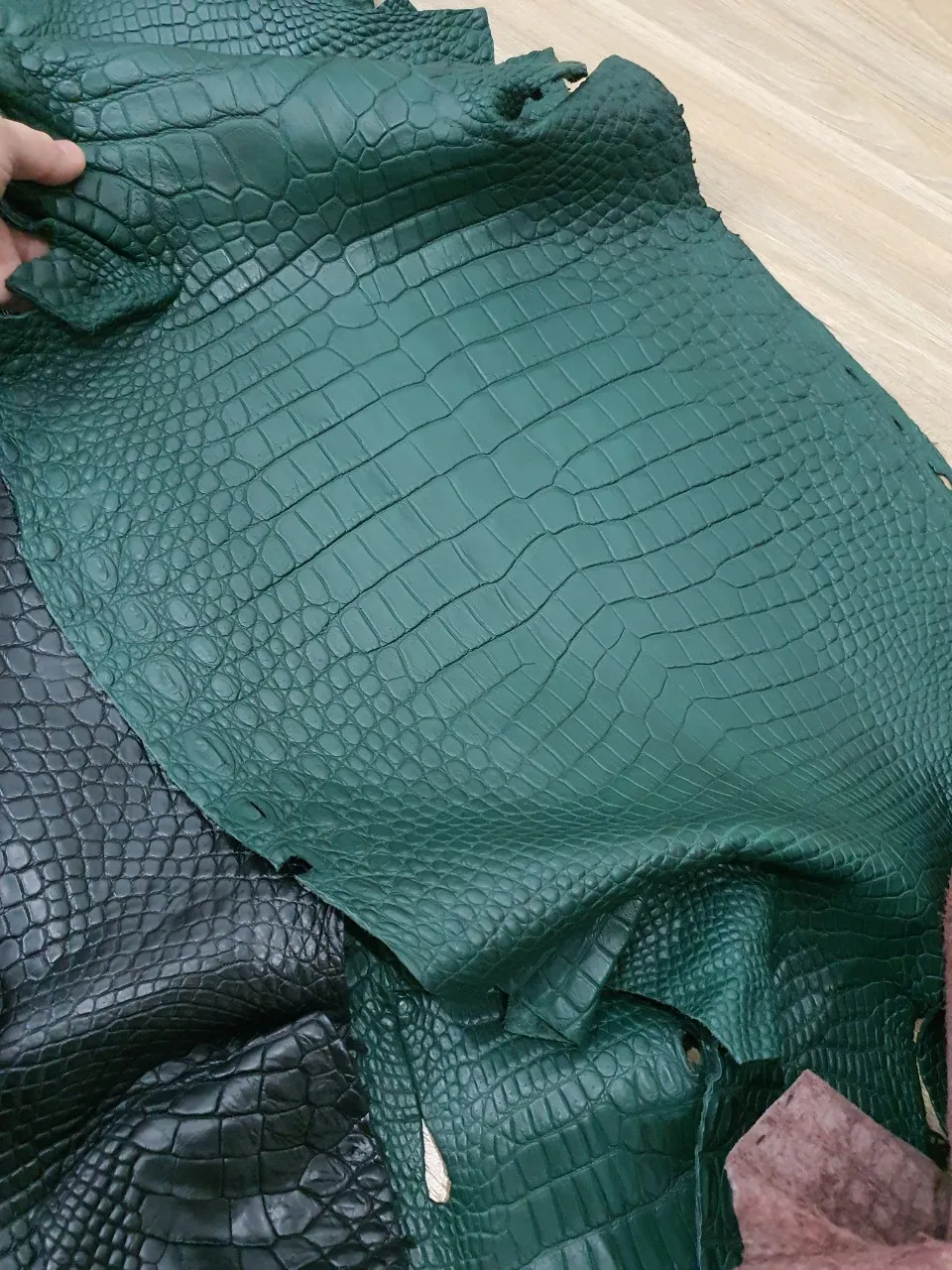 High Quality Tanned Leather Wholesale Real Croc Leather Matte Finish
