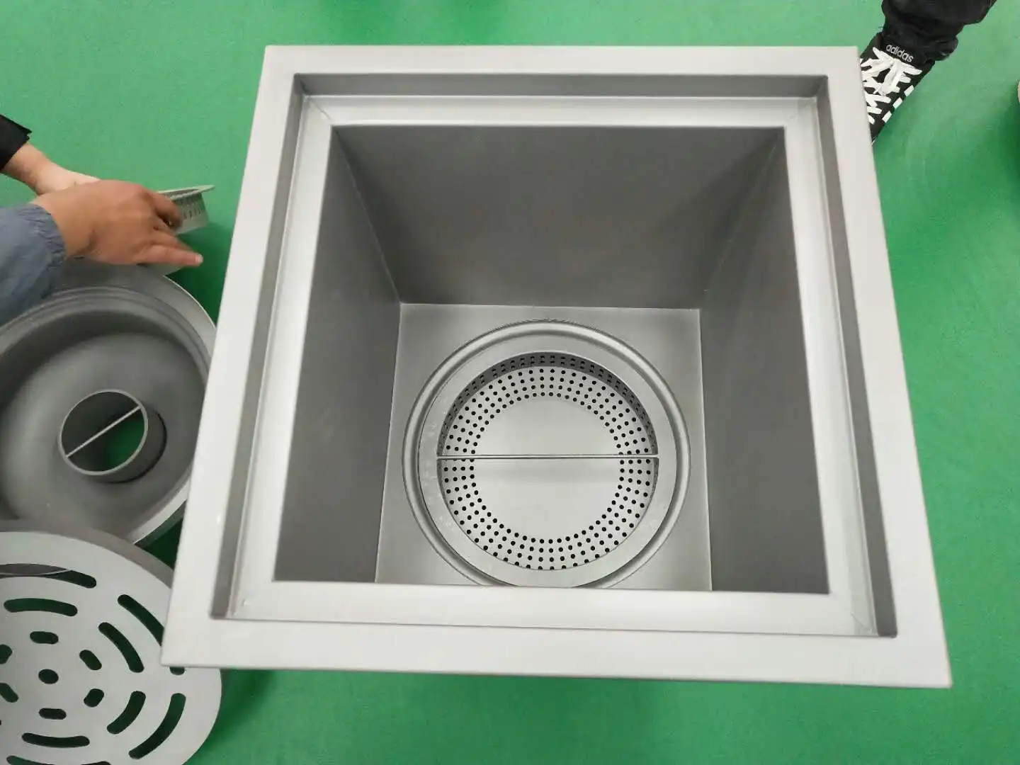 Industrial stainless steel floor drain for wastewater discharge in slaughterhouses