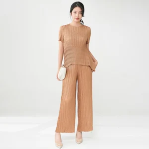 Wholesale Clothing Women's Pleated Top and Pants Two Piece Set Fashion Casual Set Free Size Polyester Fabric