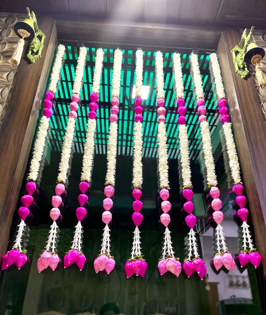 Jasmine Artificial String With Lotus Flower Center Decor Strings