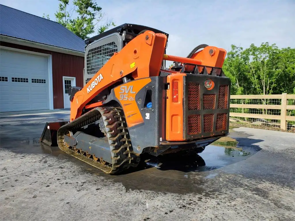 High Operation Cheapest Epa Approved Steer Skid Kubota Svl952s Skid