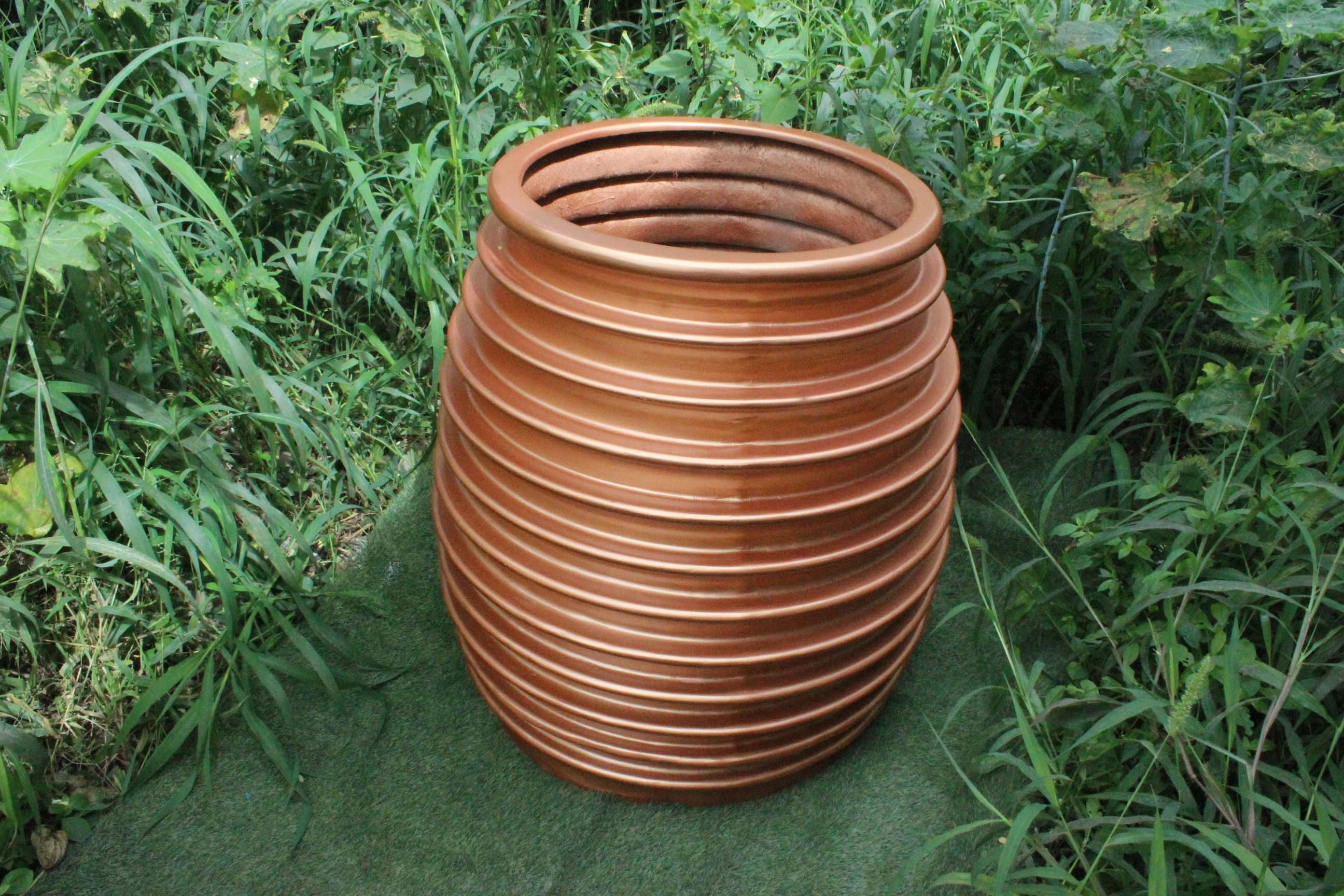 Designer Rounded Gold Color FRP Garden Plant Pot Planter Unique Round Shape for Hotel Home or Mall Use