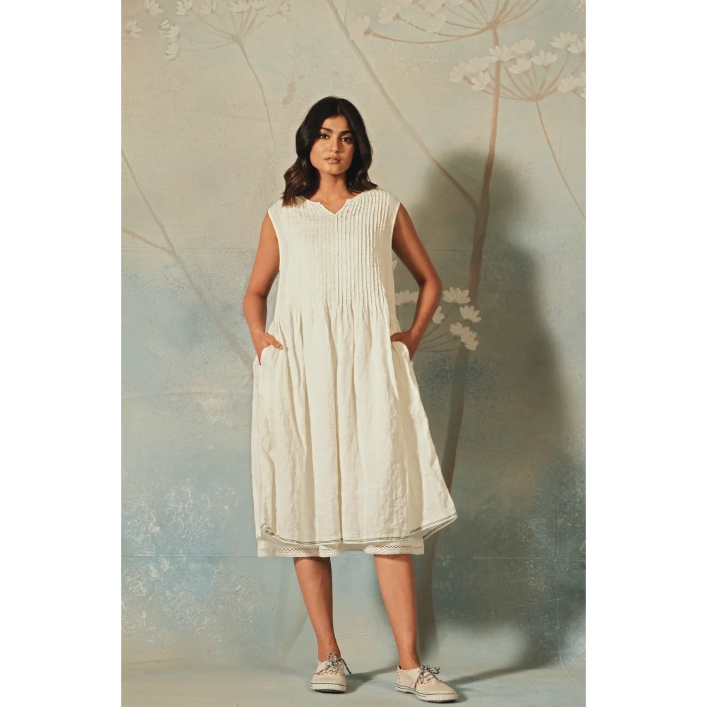 BRAHMA DRESS-Casual Linen Pintuck Ivory Size XS Breathable Bohemian Floral Pattern Office Lady Style Natural ODM Ruffles