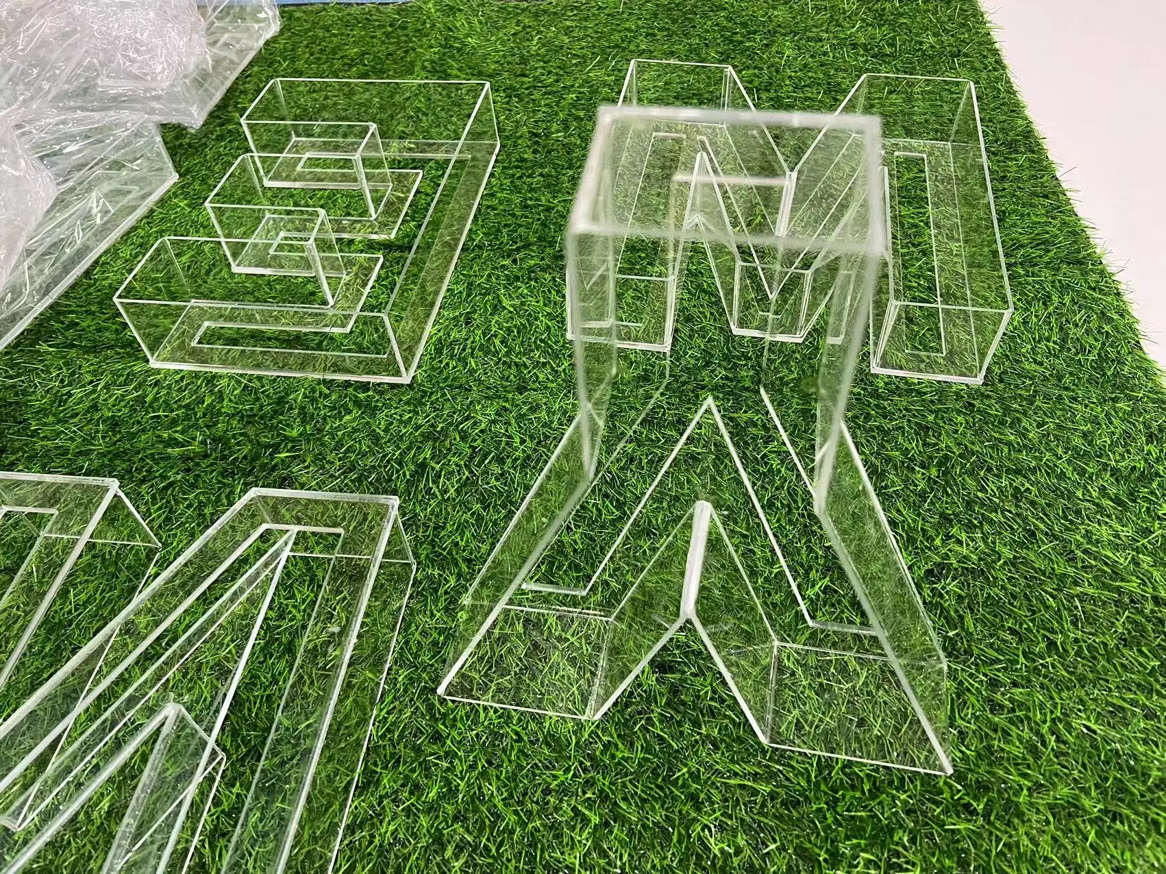 BOYANG Source Factory High-end 3mm Transparent Acrylic Hot Bending Process Hollow Carving Letters for Office Home Decoration