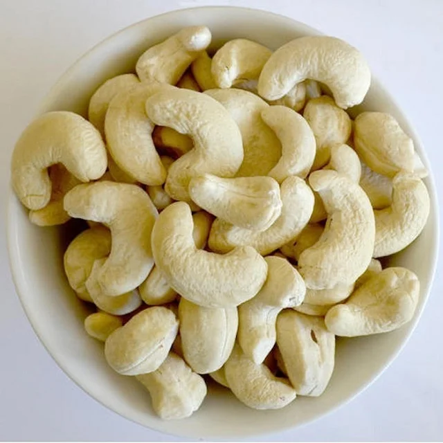 Premium Hot Selling Good quality factory directly cashew nut buyer cashews raw nuts cashew nuts price