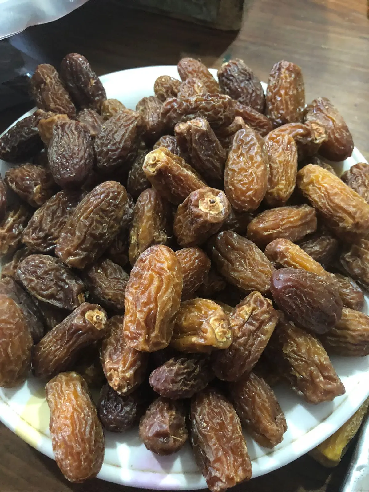 black dry dates pakistan.jpg