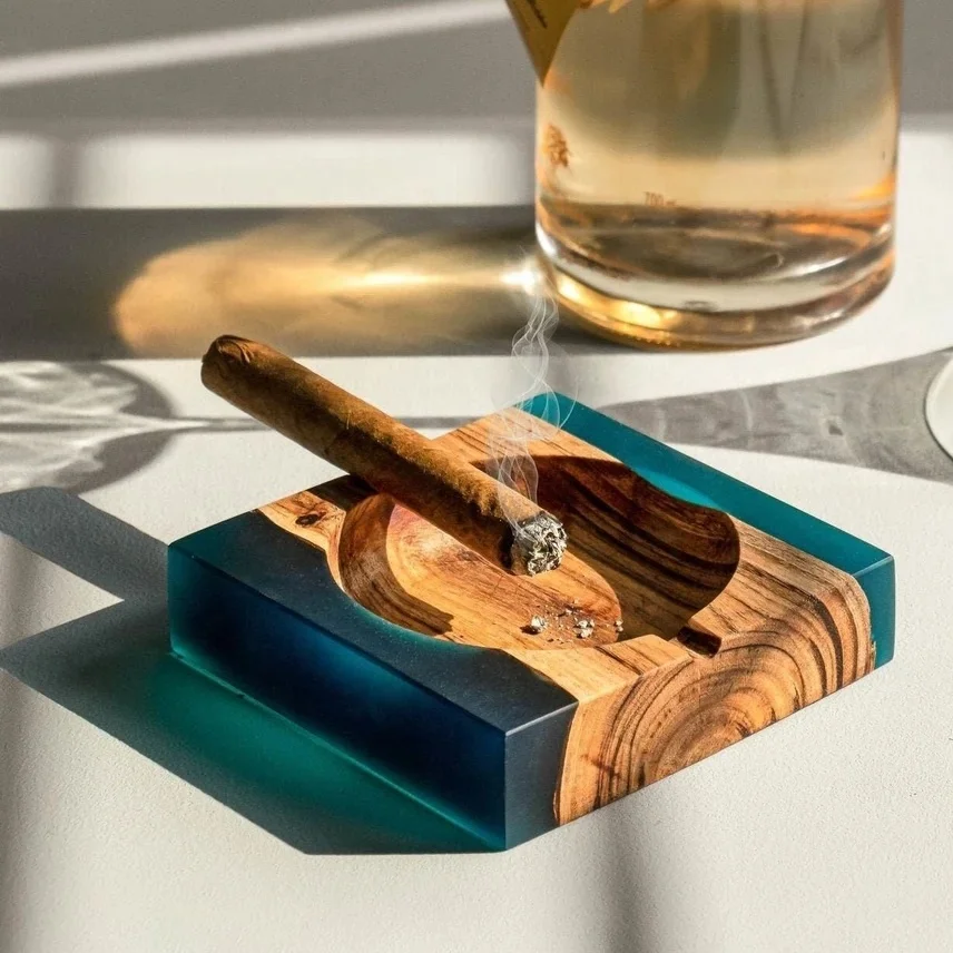 Modern Design Square Shape Epoxy Resin & Wood Ashtray Joint Custom Color  Logo Portable Indoor and Outdoor