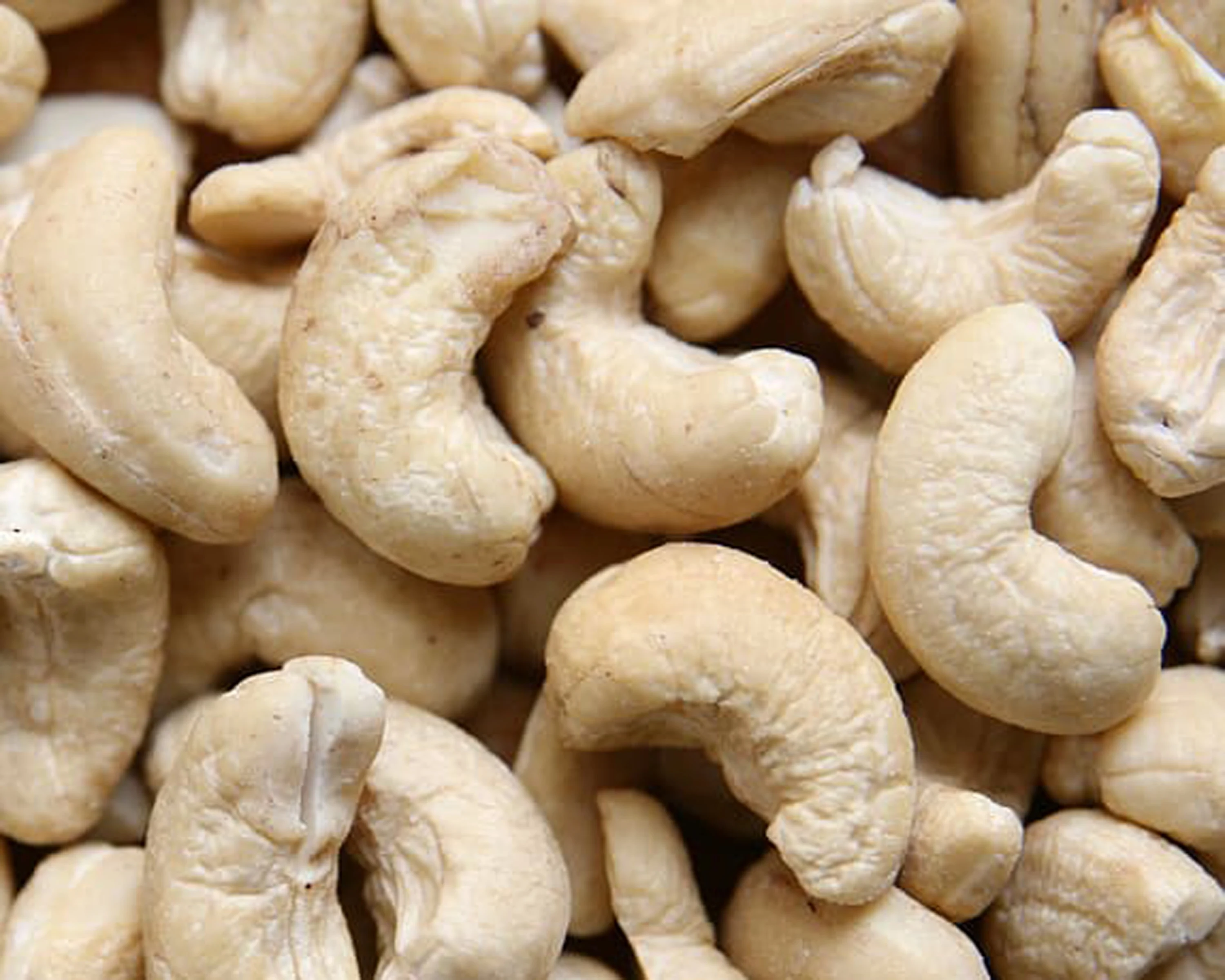 Кешью в скорлупе. Кешью в оболочке. Семечки без скорлупы. Do Cashews have a Shell.