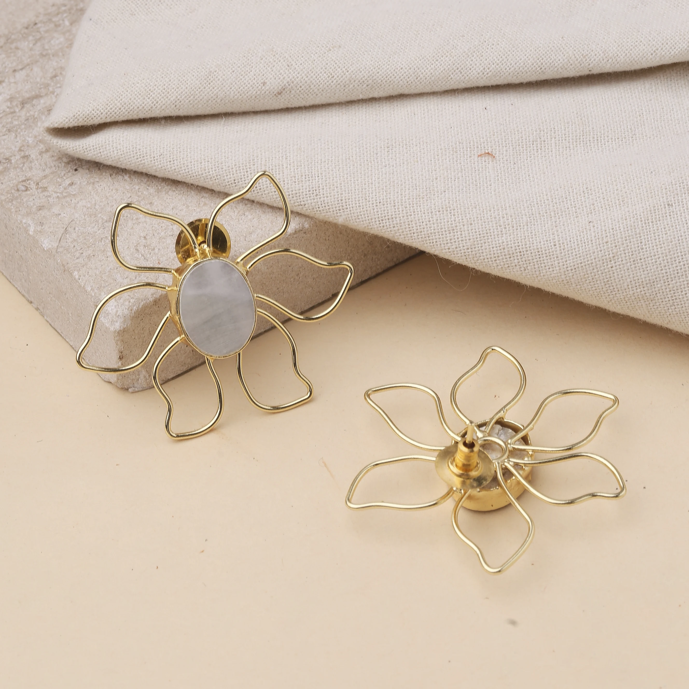Vintage Sunflower Design Stainless Steel Stud Earrings Fashionable