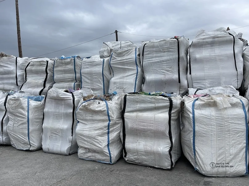 PP - POLYPROPYLENE (BOPP) PLASTIC FILM ROLLS (MIX COLOR) in BIG BAGS SCRAP / WASTE / STOCK for RECYCLING