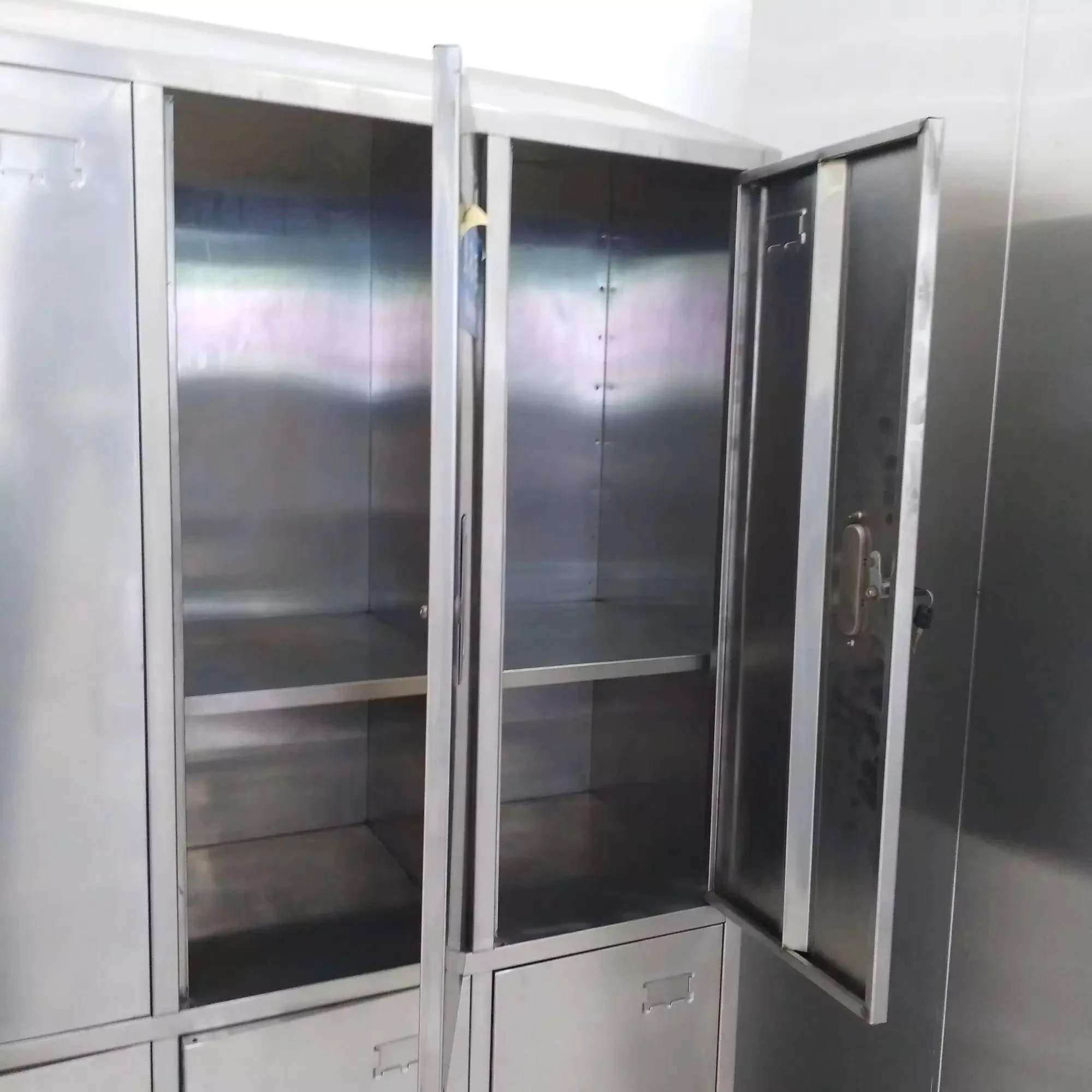 Modern design stainless steel office storage cabinet 6 door metal cabinet suitable for employee break rooms and slaughterhouses