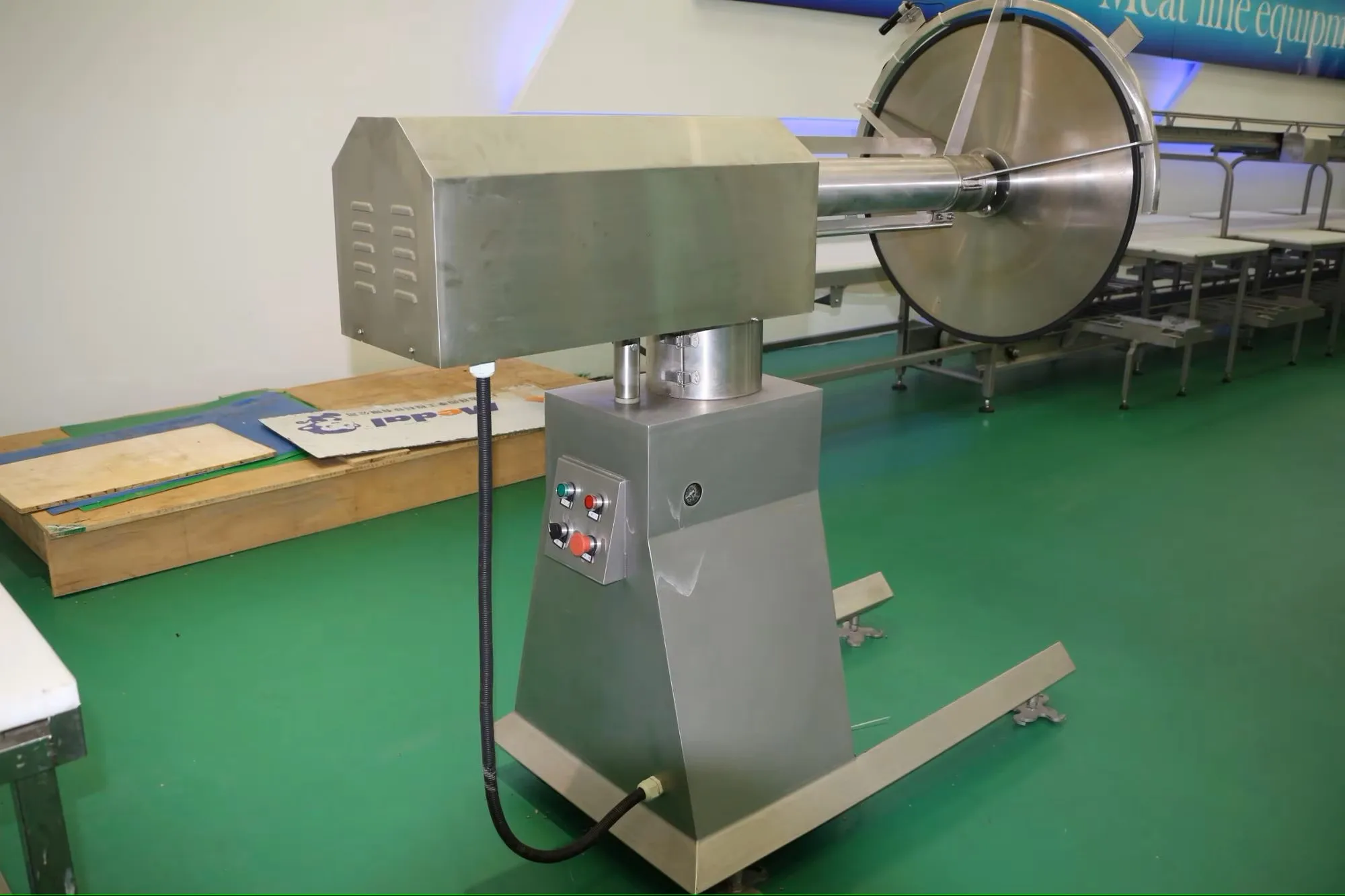 New industrial automatic circular saw machine for cattle, pigs and sheep slaughterhouse meat factory
