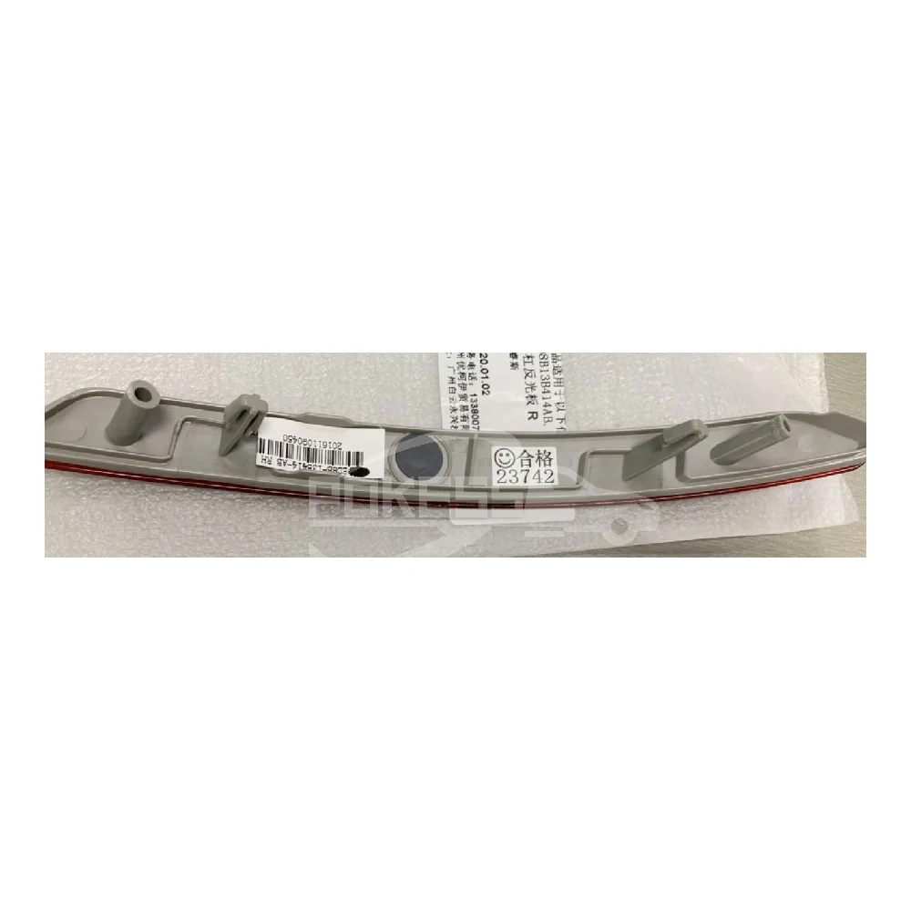 ED8B13B414AB ED8B13B414AD ED8B13B414AC Rear Bumper Reflector Right for... — 3