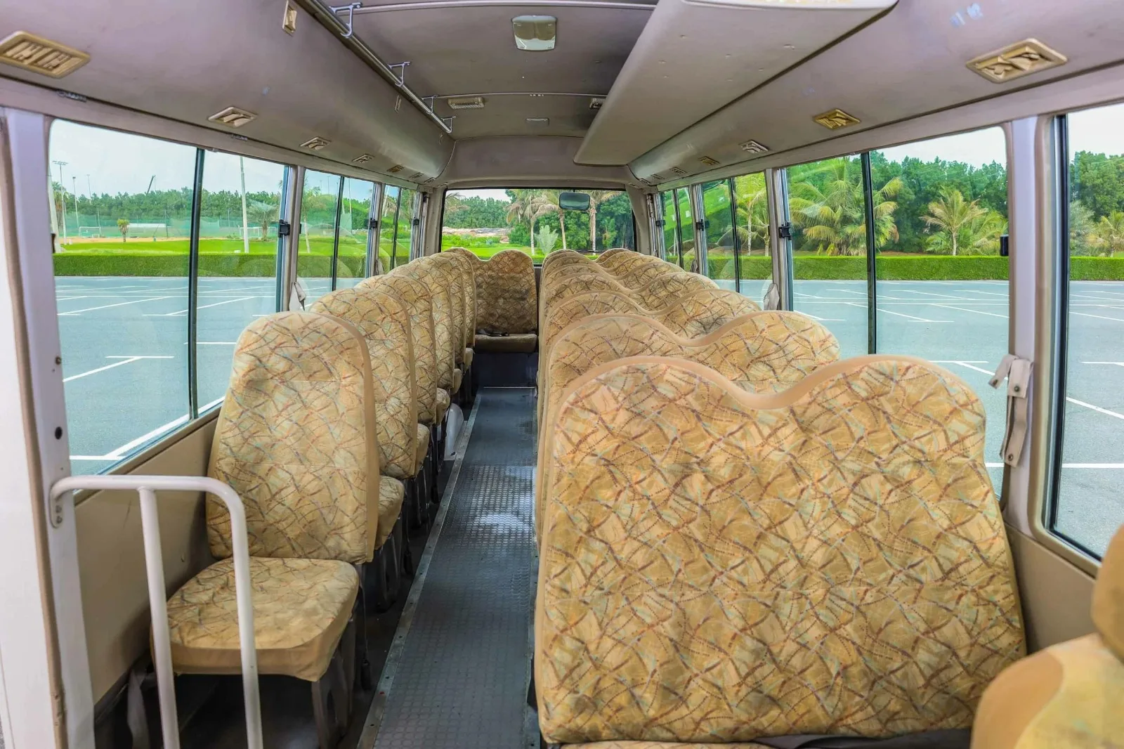 Used Mitsubishis Rosas 30 Seater Minibus Commercial Vehicle Diesel Front Engine Coaster Type with warranty 1 year.