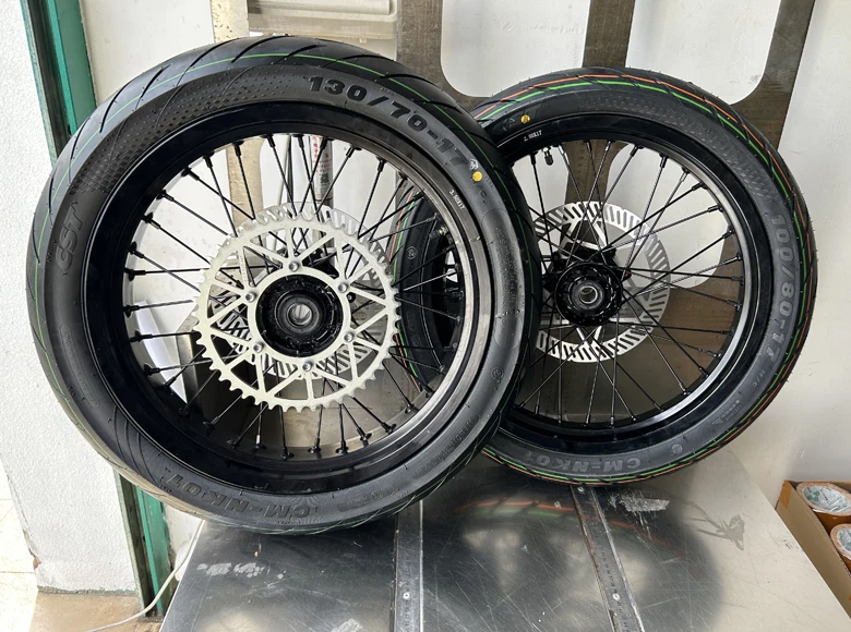 Black spoke rim (1).jpg