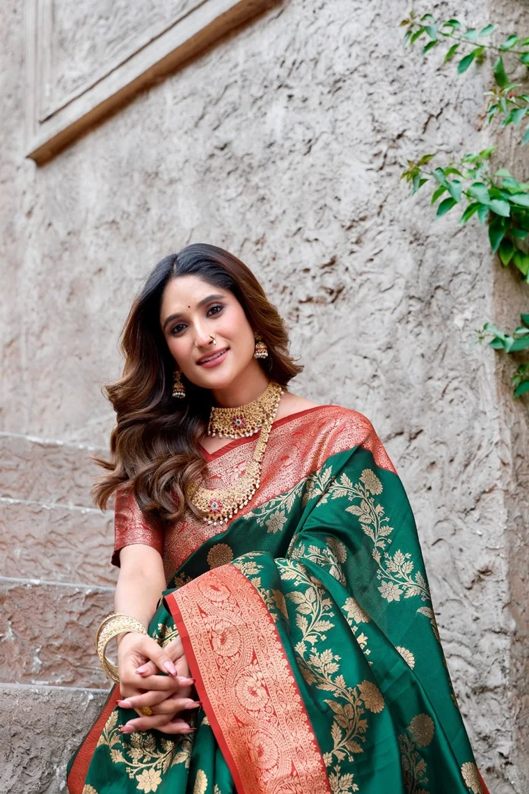 Designer Beautiful Banarasi Silk Saree With Silk Blouse, Wedding Wear Saree, Party Wear Saree.