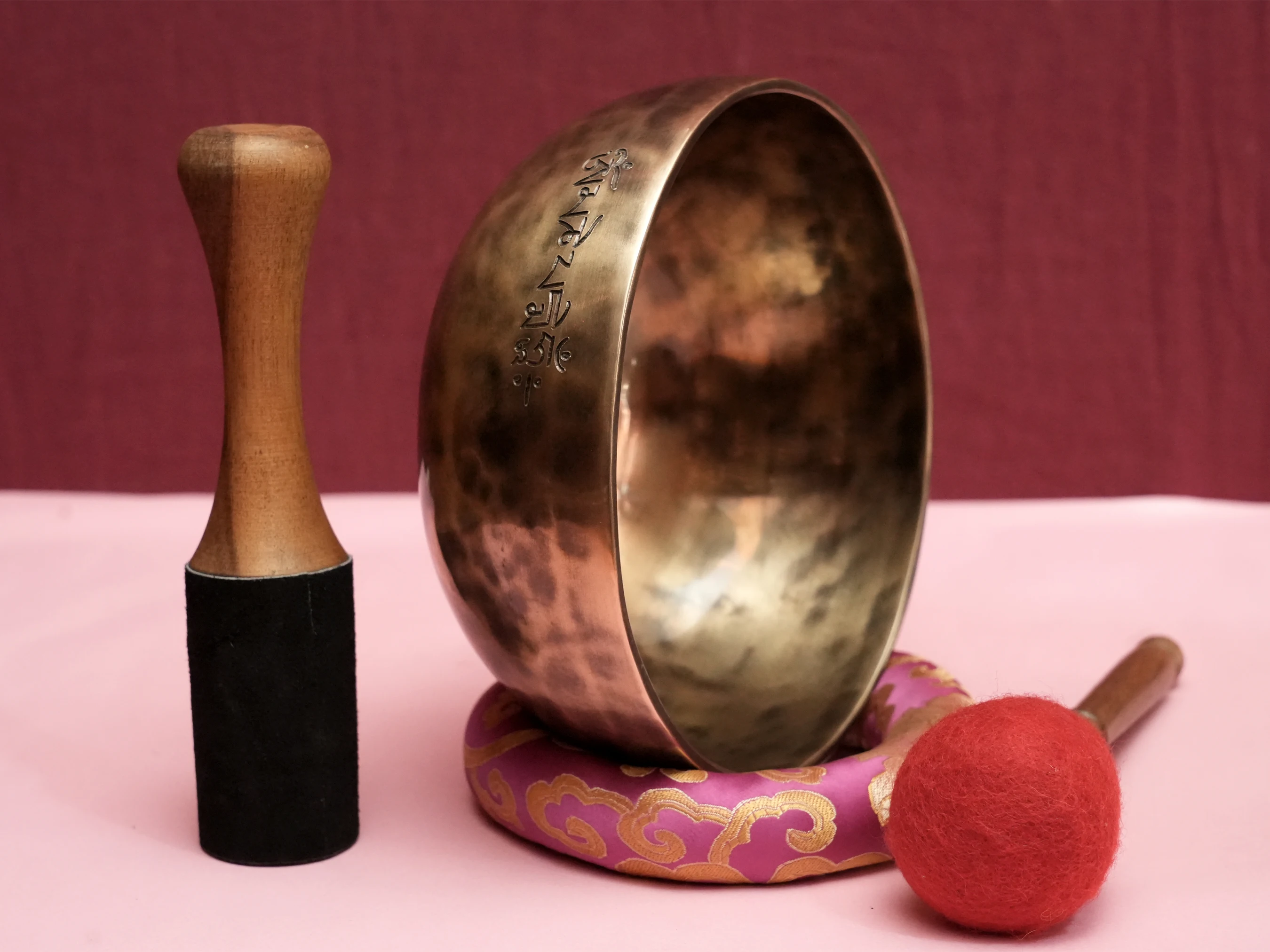 Tibetan Full Moon Singing Bowl For Yoga Master Tuned / Handmade Tibetan