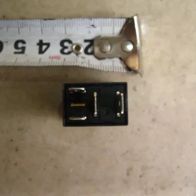 SINOTRUK WG9725584002 Open Relay 24V 20A - Reliable Performance