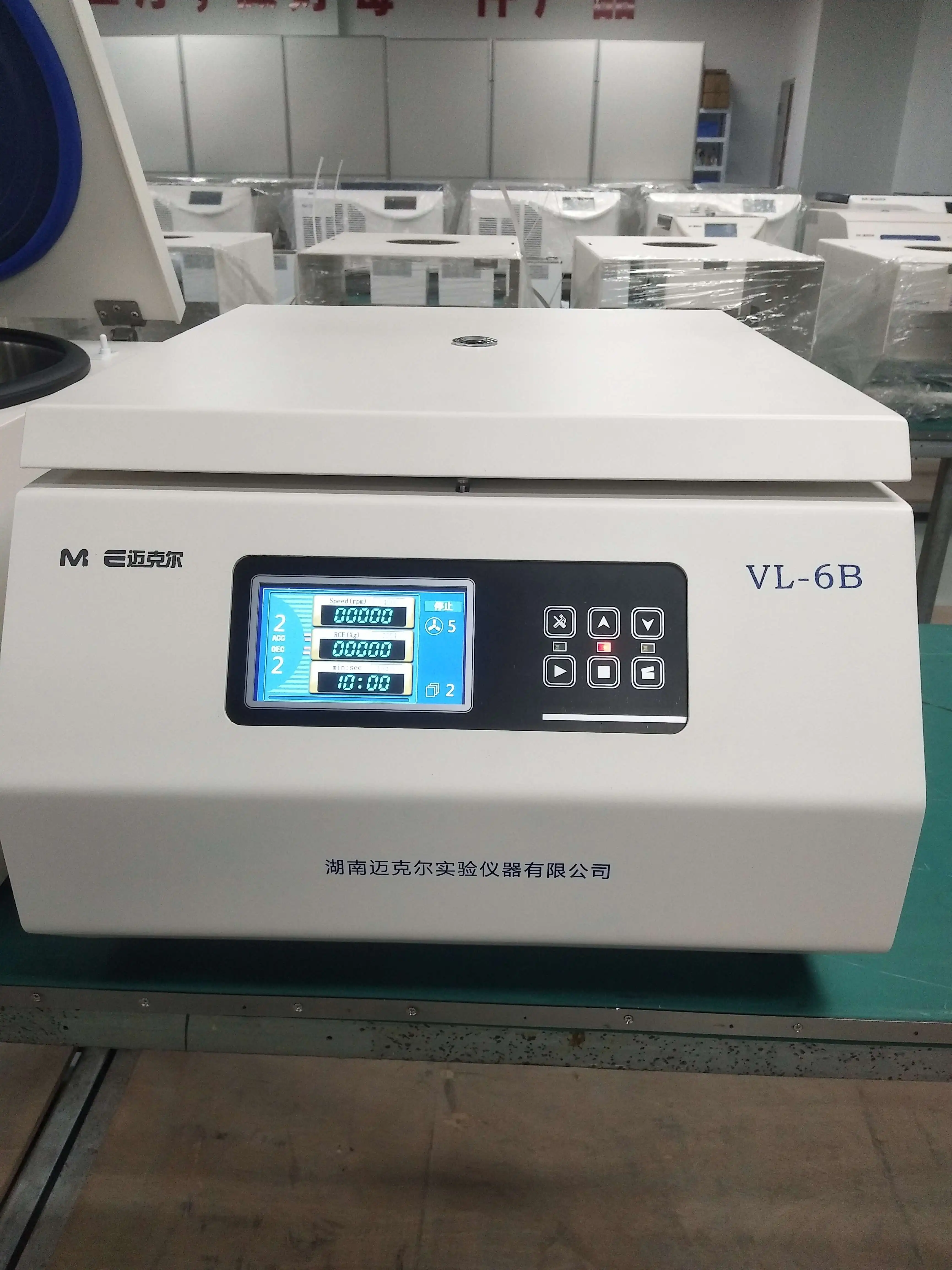 Table Top Laboratory Centrifuge Machine with Max 4*750ml Capacity 6080xg RCF and 1 Year Warranty
