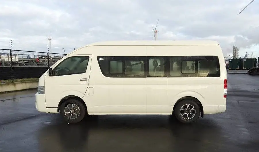 Toyota Hiace Mini Van 15 Seats, D4d Manual Gear