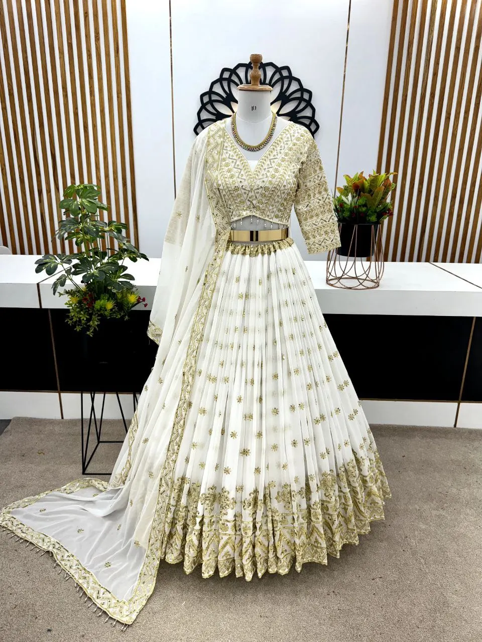 Exclusive High Quality White Color Multi Stone& Diamond Work Ramp